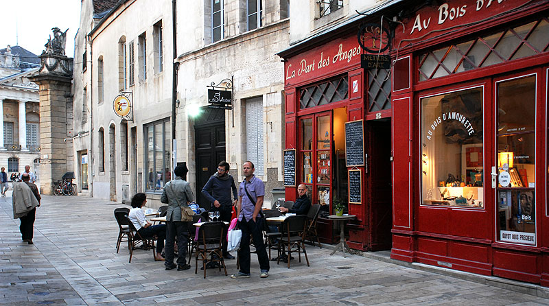 Červená kavárna ve Francii