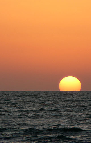 Tunis východ slunce nad mořem